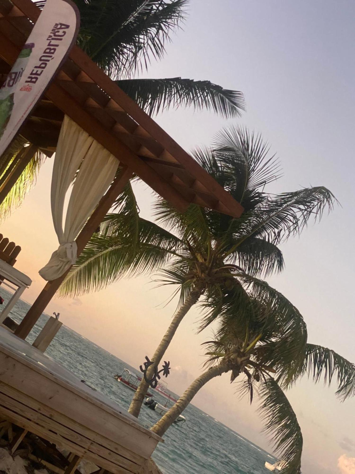 Madonna Pool Beach Los Corales Punta Cana Bagian luar foto