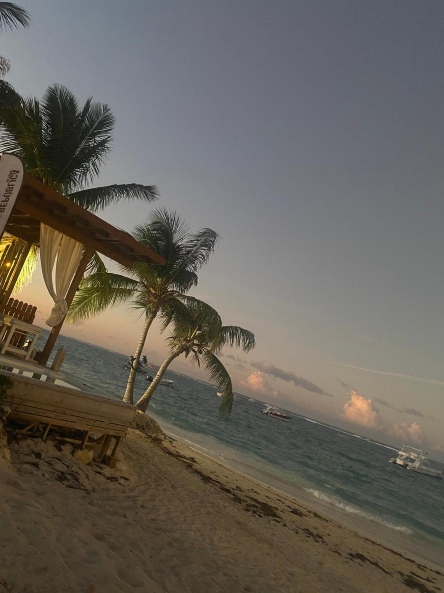 Madonna Pool Beach Los Corales Punta Cana Bagian luar foto