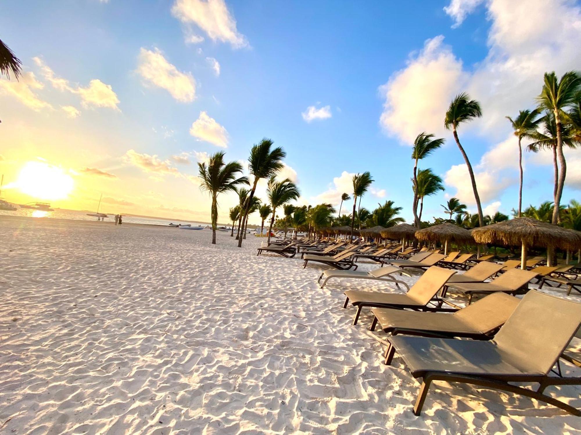 Madonna Pool Beach Los Corales Punta Cana Bagian luar foto