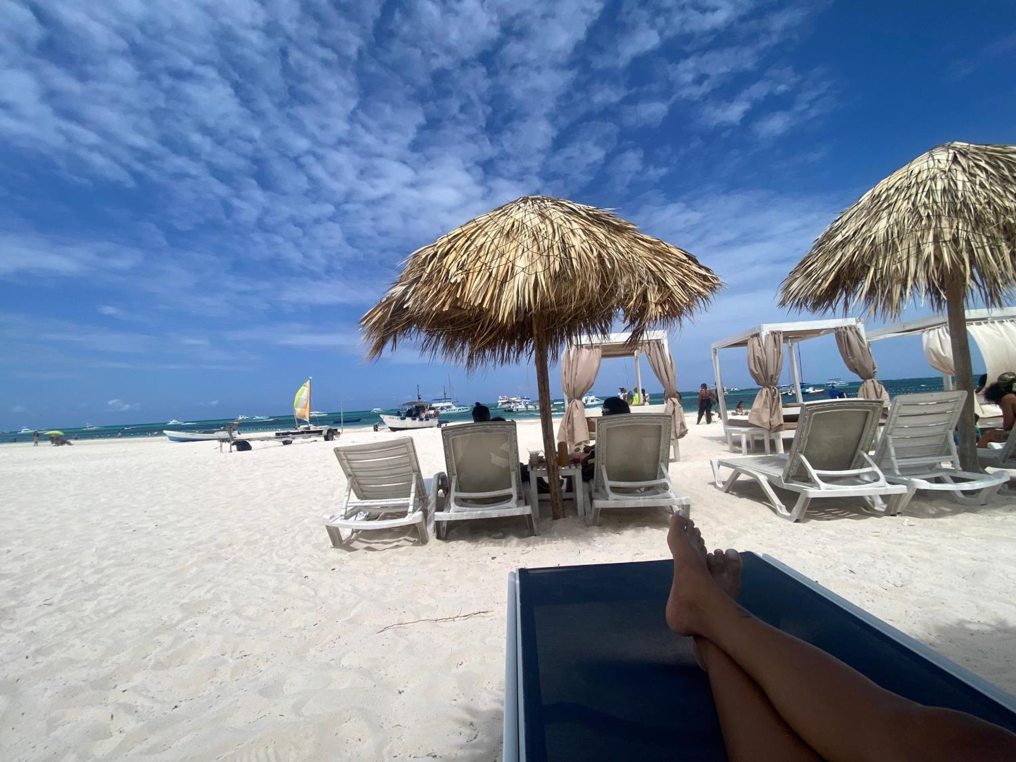 Madonna Pool Beach Los Corales Punta Cana Bagian luar foto