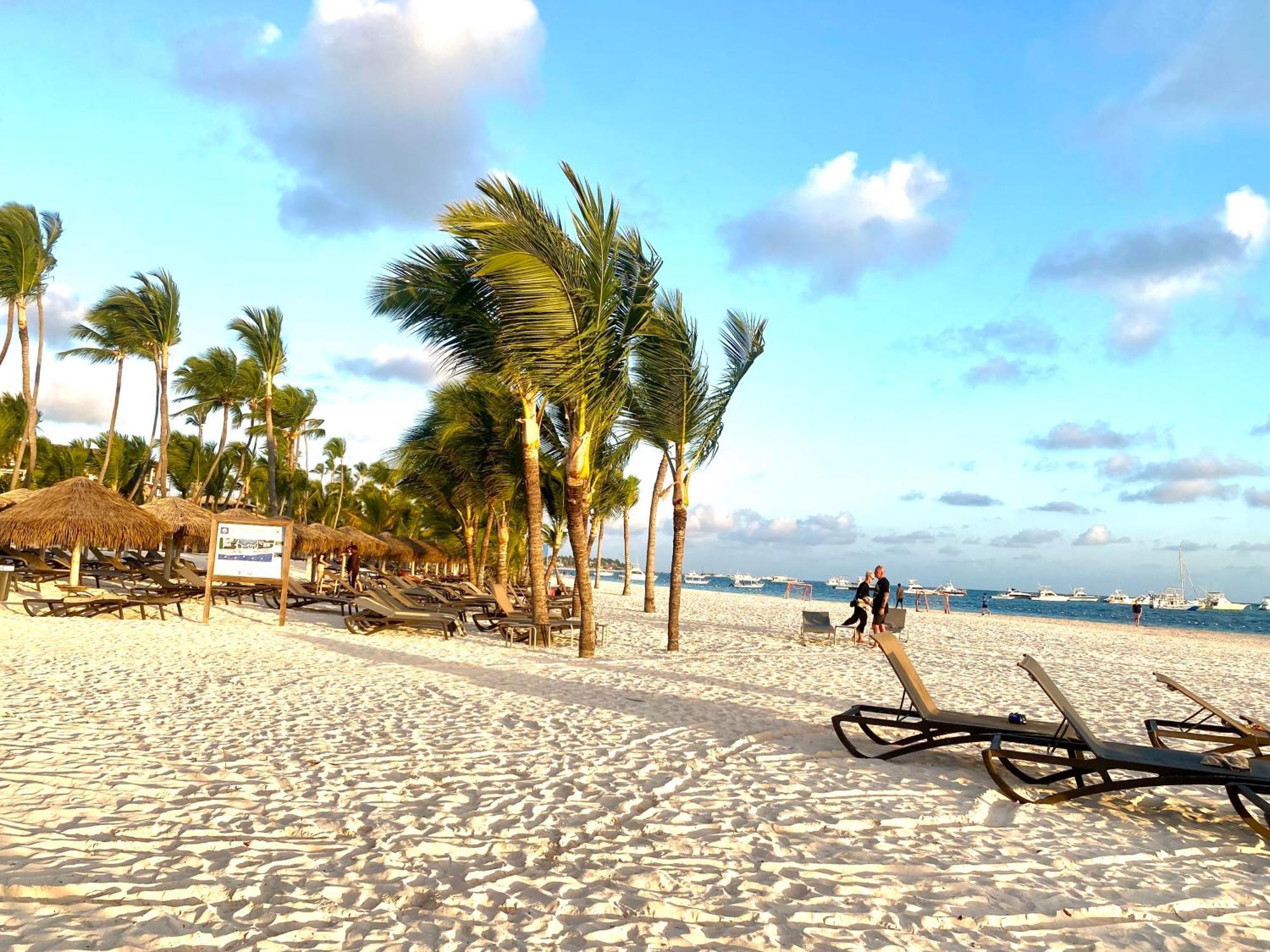Madonna Pool Beach Los Corales Punta Cana Bagian luar foto